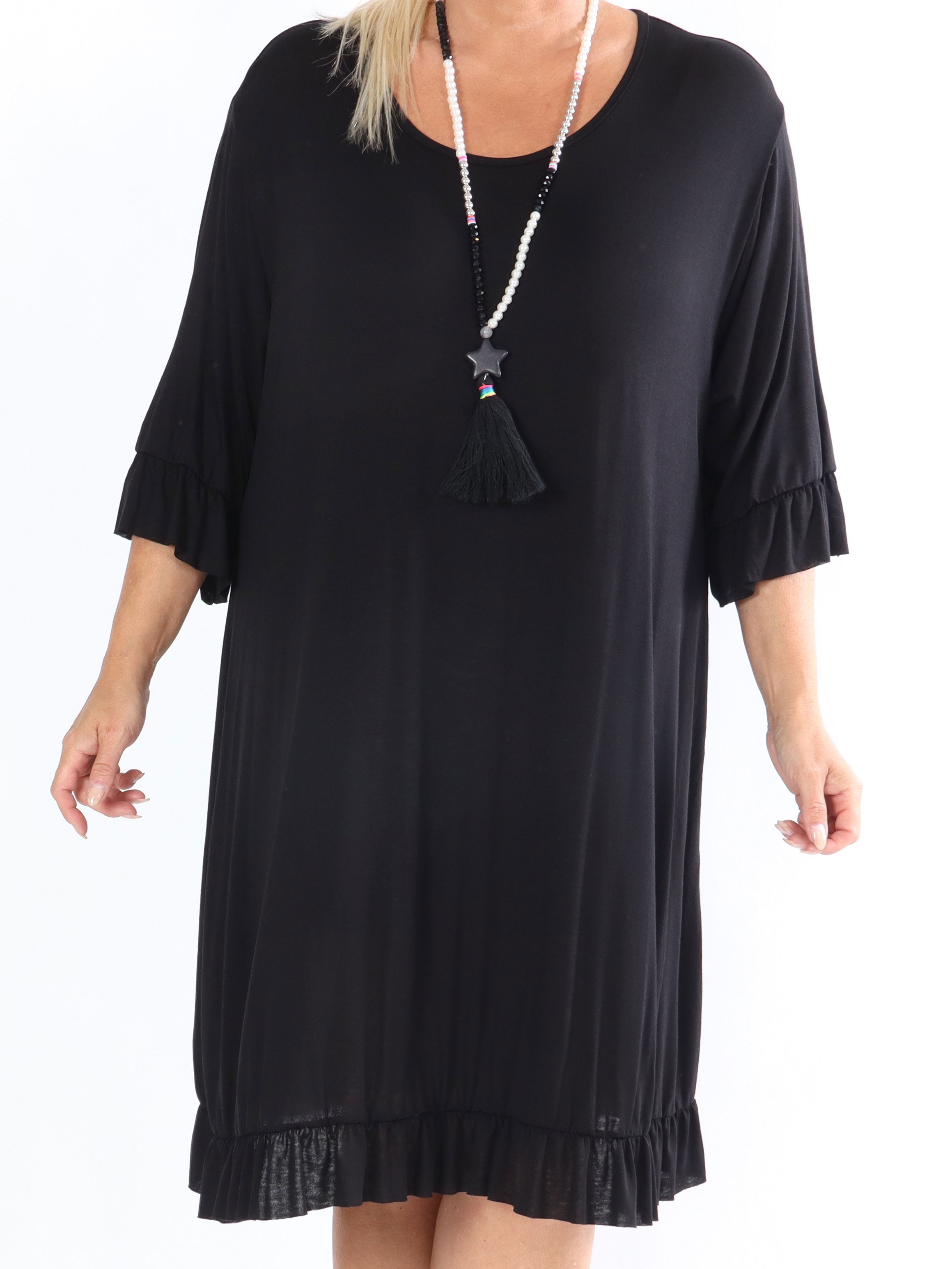 Leonara - Simpel plus size kjole i viscose med flæsekanter